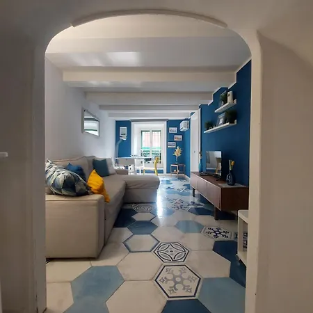 Be Blu Apartment *